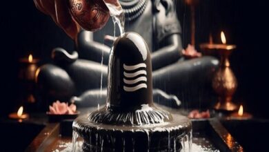 Photo of तीसरे बड़े मंगल पर शिवलिंग पर चढ़ाएं ये खास चीजें