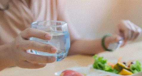 Photo of खाने के तुरंत बाद क्यों पानी नहीं पीना चाहिए? 