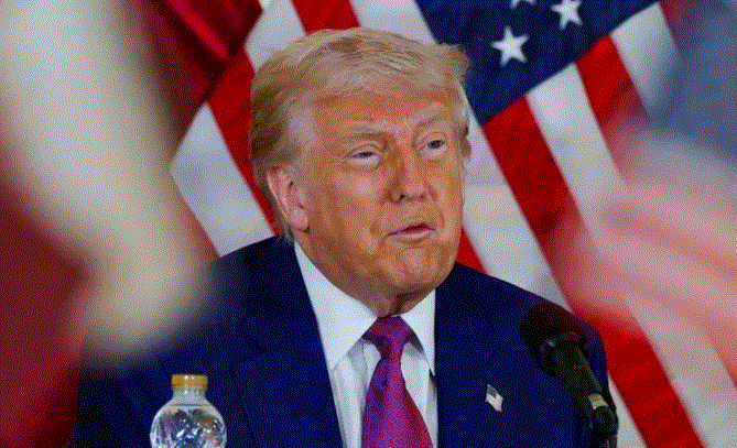 Photo of पूर्व FBI डायरेक्टर ने ट्रंप को दी हत्या की धमकी? समुद्री सीपों पर लिखा था ’86 47′