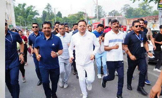 Photo of सीएम धामी ने अहिल्या स्मृति मैराथन को दिखाई हरी झंडी, युवाओं के साथ खुद भी लगाई दौड़