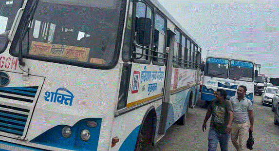 Photo of दिल्ली-हरिद्वार हाईवे: मंगलौर के पास फोरलेन को किया वन वे, वाहनों को किया डायवर्ट,