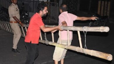 Photo of लखनऊ: बिजली कटौती पर रात में उपकेंद्रों पर हुआ जमकर हंगामा, जाम की सड़क