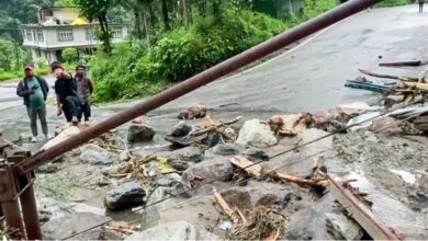 Photo of नॉर्थ-ईस्ट में बाढ़ और भूस्खलन ने मचाया कोहराम, सिक्किम में फंसे 1500 से अधिक पर्यटक