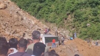 Photo of चमोली:  सिमली-ग्वालदम हाईवे गौचर-कमेड़ा में मलबे में फंसी बस…