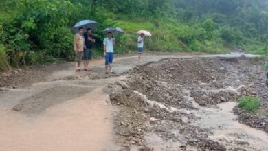 Photo of जम्मू-कश्मीर में भारी बारिश, 72 घंटे में बादल फटने और भूस्खलन की चेतावनी