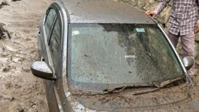 Photo of जम्मू कश्मीर: किश्तवाड़ के पास भूस्खलन का कहर, मलबे में दबी गाड़ियां