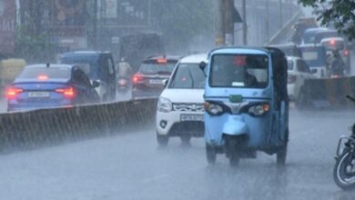 Photo of दिल्ली में झमाझम बारिश से मौसम हुआ खुशनुमा, लोगों को मिली उमस से राहत