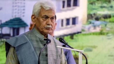 Photo of जम्मू: LG सिन्हा ने तीन जिलों में बाढ़ प्रभावित लोगों से मुलाकात की