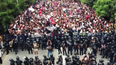 Photo of सोशल मीडिया से कमाई का जरिया बाधित होने से तो उग्र नहीं हुए युवा