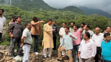 Photo of जम्मू कश्मीर: सांसद जुगल किशोर ने गांव सरना में भूस्खलन क्षेत्र का दौरा किया