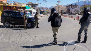 Photo of लेह में कर्फ्यू के छठे दिन दो घंटे की ढील, दुकानें खुलीं, इंटरनेट और स्कूल-कॉलेज बंद रहे
