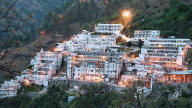 Photo of कटड़ा में तीन दिन बाद मां वैष्णो देवी यात्रा फिर शुरू