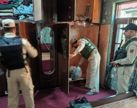 Photo of श्रीनगर में आतंकियों के मददगारों पर शिकंजा