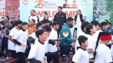 Photo of देहरादून मैराथन में पहुंचे 700 प्रतिभागी, डीएम ने हरी झंडी दिखाकर किया रवाना