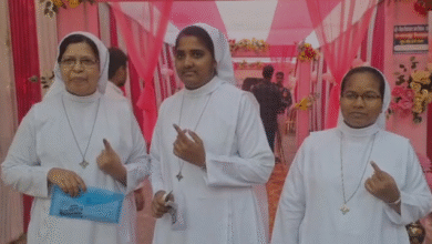 Photo of भागलपुर में मतदान जारी, यहां 82 उम्मीदवारों का भाग्य EVM में हो रहा कैद