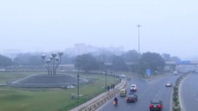 Photo of दिल्ली: जहरीली हवा से सांसों पर संकट… अभी राहत के आसार नहीं